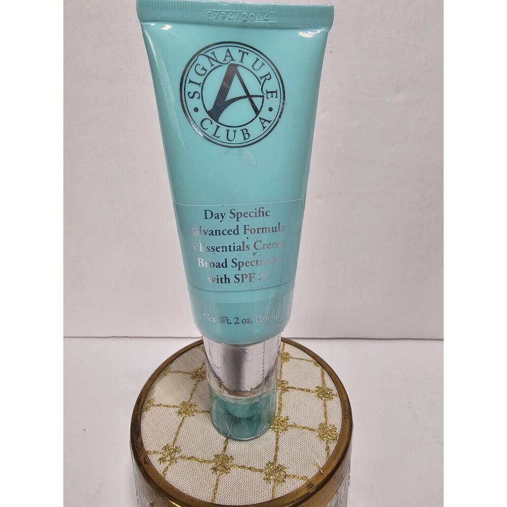 Signature Club A Day Specific Advance Formula Essentiels creme With Spf 25 2oz